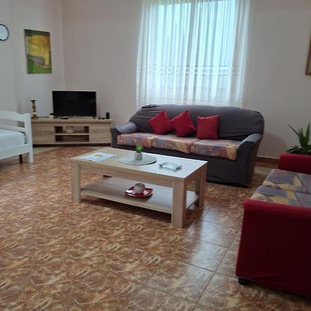 Jozi Kaiser Apartment 1 Dıraç Dış mekan fotoğraf