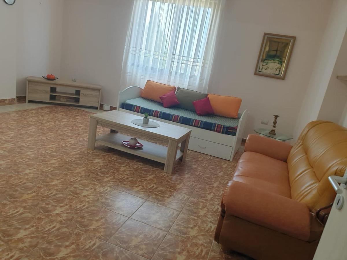 Jozi Kaiser Apartment 1 Dıraç Dış mekan fotoğraf