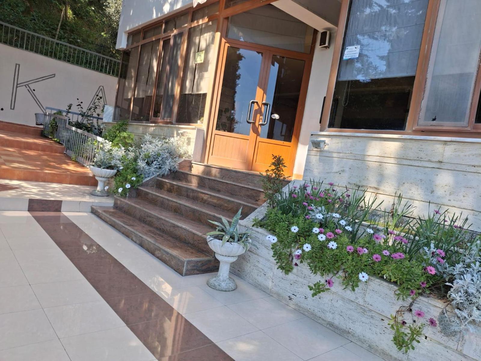 Jozi Kaiser Apartment 1 Dıraç Dış mekan fotoğraf