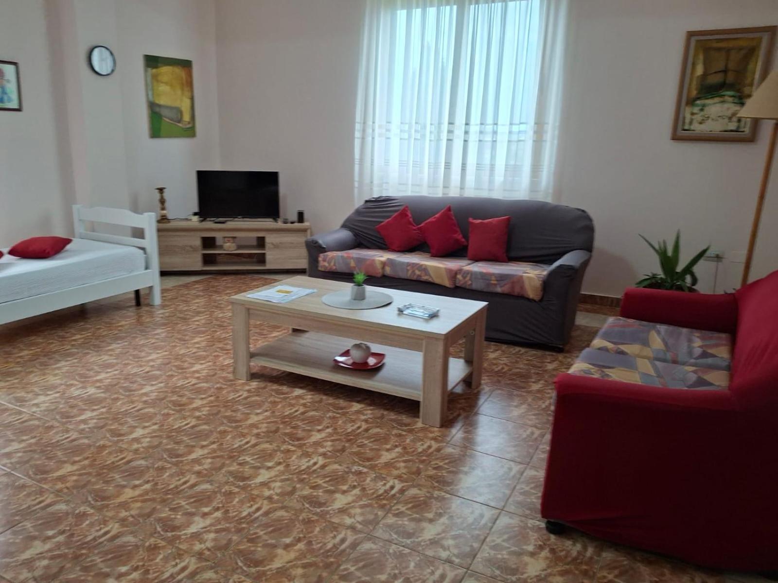Jozi Kaiser Apartment 1 Dıraç Dış mekan fotoğraf