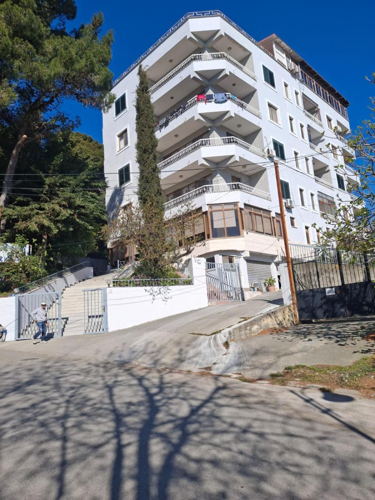 Jozi Kaiser Apartment 1 Dıraç Dış mekan fotoğraf