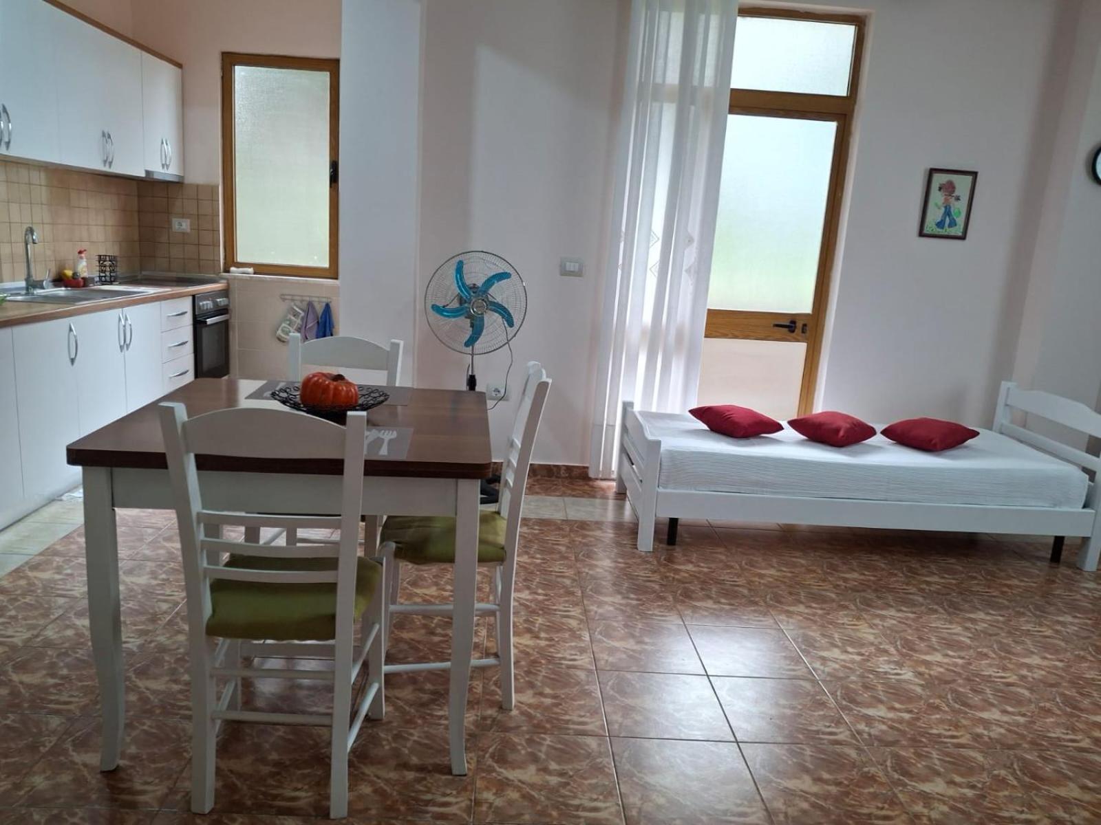 Jozi Kaiser Apartment 1 Dıraç Dış mekan fotoğraf